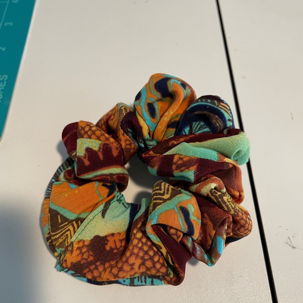 Multicolor Metallic Scrunchie - Picture 5 of 12